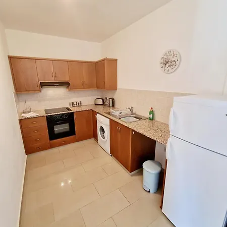 Apartman Large One Bedroom Apartment, Vanessa Complex,