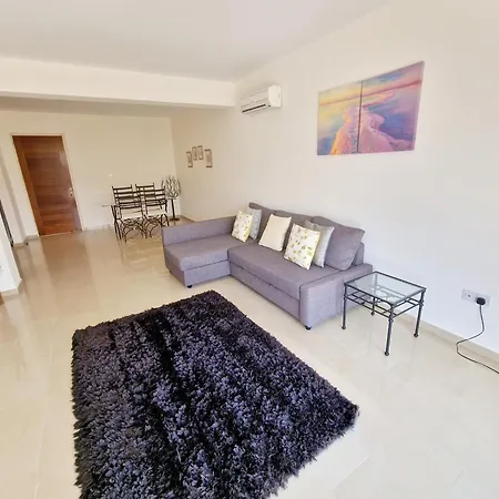 Apartman Large One Bedroom Apartment, Vanessa Complex,